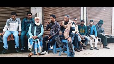 Sangam City’s tea and coffee stalls are witnessing political debates from people from all walks of life. (HT Photo) Sangam City’s tea and coffee stalls are witnessing political debates from people from all walks of life. (HT Photo)