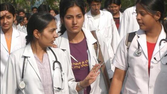 A fee regulation committee has been constituted in Rajasthan as per the direction of the Supreme Court, which will decide the fees of private medical colleges. (HT FILE PHOTO.) A fee regulation committee has been constituted in Rajasthan as per the direction of the Supreme Court, which will decide the fees of private medical colleges. (HT FILE PHOTO.)