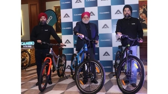 Sh. Onkar Singh Pahwa, CMD (centre) along with Jt. MD Sh. Rishi Pahwa (on right) and ED Sh. Mandeep Pahwa (on left) from Avon