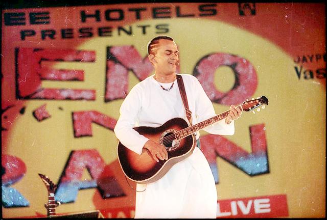 Remo Fernandes performing at Jaypee Vasant Continental in New Delhi on 26 June 1999. (Pradeep Bhatia) Remo Fernandes performing at Jaypee Vasant Continental in New Delhi on 26 June 1999. (Pradeep Bhatia)