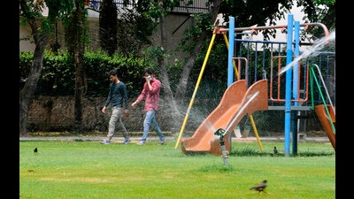 The civic body started laying tertiary treated water pipelines in 1990 and covered Sectors 1 to 12 and Sector 16 initially. At present, almost 80% of the city has been covered. (HT File)