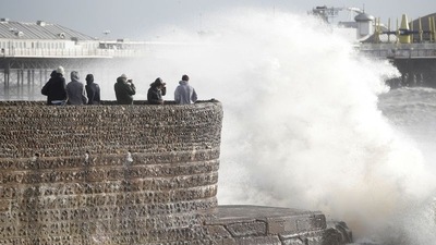 People take pictures as waves break on during Storm Eunice, in Brighton, Britain, February 18, 2022. REUTERS/Peter Nicholls (REUTERS)