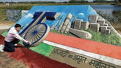 One of the designs at the sand art workshop organised by DDA at Kalindi Aviral, on Saturday. (Arvind Yadav/HT) One of the designs at the sand art workshop organised by DDA at Kalindi Aviral, on Saturday. (Arvind Yadav/HT)