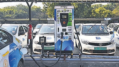 India has 101,0021 registered electric vehicles, but there are only 1,640 public charging stations, according to transport ministry data. (HT Photo)