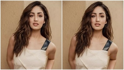 Assisted by makeup artist Mitali Vakil, Yami decked up in nude eyeshadow, black eyeliner, mascara-laden eyelashes, contoured cheeks and a shade of nude lipstick. (Instagram/@yamigautam)
