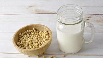 Soybean: Soybean is a rich source of protein for vegetarians, but may cause gas and flatulence issues. Gas formation after ingestion of soyabeans is due to the colonic bacterial fermentation of the oligosaccharides, raffinose and stachyose which are indigestable to the human gut. Hence, ingestion of soy and soy-products in higher amounts may lead to gas formation. You can Replace soy with dals, quinoa, nuts, eggs or milk and yogurt. (Pixabay)