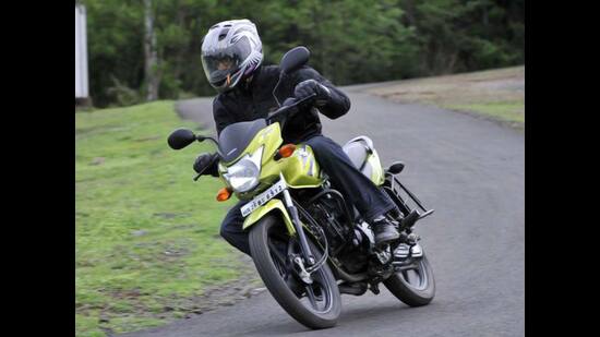 The traffic police also penalised errant bikers for silencer modification, under section 198 of the Motor Vehicles Act. (HT FILE) The traffic police also penalised errant bikers for silencer modification, under section 198 of the Motor Vehicles Act. (HT FILE)