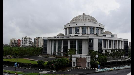 Navi Mumbai Municipal Corporation is getting ready to present <span class='webrupee'>?</span>5,000Cr budget for 2022-23. Amongst the budgetary allocations, some of the crucial works to be undertaken would be beefing up the security in the city by having more CCTVs. (HT PHOTO)