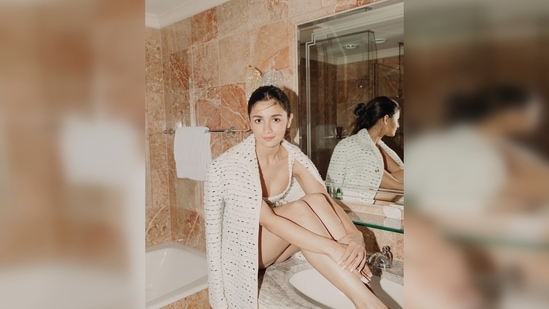 Alia Bhatt paired her look with a pair of dazzling stilettoes and a blazer that matched her dress.(Instagram/@aliaabhatt)
