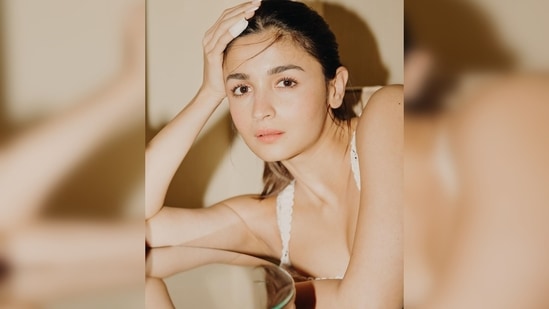 Alia Bhatt's gorgeous outfit is by Giambattista Valli from their Spring-Summer 2022 collection and the stylist responsible for making Alia look like a diva is Ami Patel.(Instagram/@aliaabhatt)