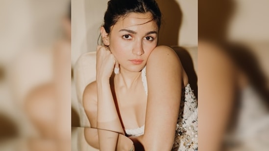 Anushka Sharma, Janhvi Kapoor and Huma Qureshi left their comments. While Anushka wrote, "Stunning" Janhvi exclaimed, "Excuse me please!!!!!."(Instagram/@aliaabhatt)
