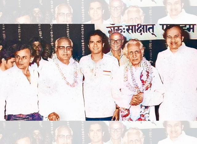 At the felicitation of his guruji, Acharya Jialal Vasant, on his 68th birthday by Vasantdada Patil, the chief minister of Maharashtra then At the felicitation of his guruji, Acharya Jialal Vasant, on his 68th birthday by Vasantdada Patil, the chief minister of Maharashtra then