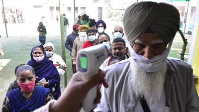 Voters queuing up to exercise their franchise in Ludhiana on Sunday. The Punjab assembly elections are underway in 117 constituencies till 6pm. (Gurpreet Singh/HT) Voters queuing up to exercise their franchise in Ludhiana on Sunday. The Punjab assembly elections are underway in 117 constituencies till 6pm. (Gurpreet Singh/HT)