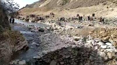 A massive sinkhole had developed on February 11 in Anantnag’s Brengi stream, a tributary of Jhelum river, and has been swallowing gallons of water. (HT Photo) A massive sinkhole had developed on February 11 in Anantnag’s Brengi stream, a tributary of Jhelum river, and has been swallowing gallons of water. (HT Photo)