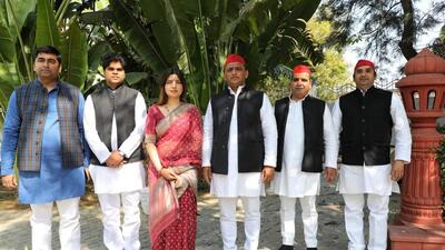 Samajwadi Party chief Akhilesh Yadav, his wife Dimple and some other members of the Yadav family on the polling day in Saifai, (HT Photo) Samajwadi Party chief Akhilesh Yadav, his wife Dimple and some other members of the Yadav family on the polling day in Saifai, (HT Photo)