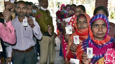Migrants queuing up outside a polling station in Ludhiana on Sunday, awaiting their turn to vote. (Gurpreet Singh/HT)
