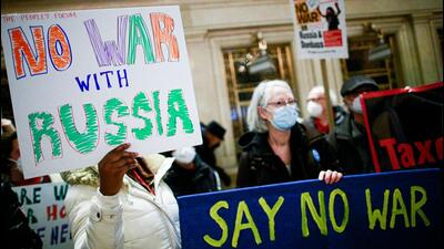 Protestors gather to oppose an US war with Russia over Ukraine at Grand Central Terminal in the Manhattan borough of New York City on Saturday. (AFP PHOTO.) Protestors gather to oppose an US war with Russia over Ukraine at Grand Central Terminal in the Manhattan borough of New York City on Saturday. (AFP PHOTO.)