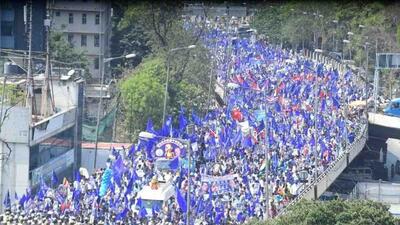 Visuals of the protest showed a sea of people holding up the blue flags of the Karnataka Dalit Sangharsh. (HT Photo) Visuals of the protest showed a sea of people holding up the blue flags of the Karnataka Dalit Sangharsh. (HT Photo)