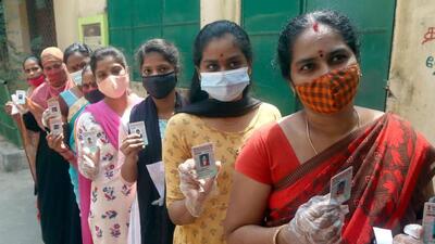 The single-phase election was held to fill up 12,838 posts in 21 corporations, 138 municipalities, 490 town panchayats and 649 urban local bodies in the Tamil Nadu. (ANI)