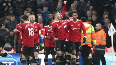Manchester United's Anthony Elanga celebrates scoring their fourth goal with Scott McTominay and teammates (REUTERS)