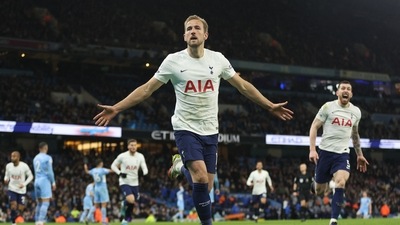 Manchester, Britain - February 19, 2022 Tottenham Hotspur's Harry Kane celebrates scoring their third goal. (Action Images via Reuters)