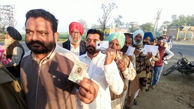 Voters standing in queue to cast their votes outside the government school in Bathinda district’s Naruana village on Sunday morning. (Sanjeev Kumar/HT) Voters standing in queue to cast their votes outside the government school in Bathinda district’s Naruana village on Sunday morning. (Sanjeev Kumar/HT)