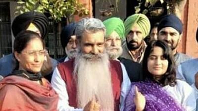 Exuding confidence after casting his vote, former cabinet minister Ashu said he was confident of a third win as he had sought votes on the basis of development that has been carried out in the constituency in Ludhiana in the past. (Gurpreet Singh/HT)