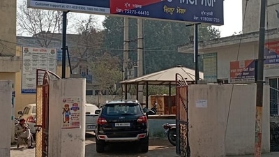 The black sports utility vehicle (SUV) in which Bollywood actor Sonu Sood was seated was impounded in Moga on Sunday after reports of “suspicious activity” at Landheke village during polling. Sood’s sister Malvika Sood Sachar is the Congress candidate from the constituency. (HT Photo) The black sports utility vehicle (SUV) in which Bollywood actor Sonu Sood was seated was impounded in Moga on Sunday after reports of “suspicious activity” at Landheke village during polling. Sood’s sister Malvika Sood Sachar is the Congress candidate from the constituency. (HT Photo)