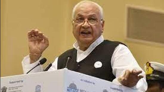 The Kerala government has come up with a recommendation that state legislatures should be empowered with a provision to unseat the Governor amid a power tussle with Kerala Governor Arif Mohammad Khan. (HT FILE PHOTO.) The Kerala government has come up with a recommendation that state legislatures should be empowered with a provision to unseat the Governor amid a power tussle with Kerala Governor Arif Mohammad Khan. (HT FILE PHOTO.)