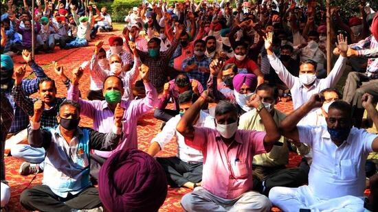 Different national and state-level employee unions have come out in support of the Chandigarh powermen who will start the strike on the midnight of February 21. (HT File Photo)