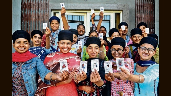 First-time voters thrilled after exercising their franchise in the Punjab assembly elections at a polling booth in Sector 78, Mohali, on Sunday. Of the 7.94 lakh registered voters in Mohali district, 5.01 lakh showed up to seal the fate of 40 candidates in the fray. (Ravi Kumar/HT)