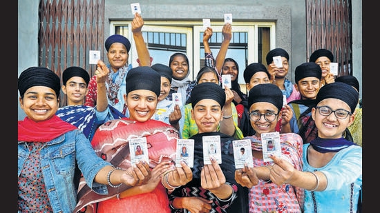 First-time voters thrilled after exercising their franchise in the Punjab assembly elections at a polling booth in Sector 78, Mohali, on Sunday. Of the 7.94 lakh registered voters in Mohali district, 5.01 lakh showed up to seal the fate of 40 candidates in the fray. (Ravi Kumar/HT)
