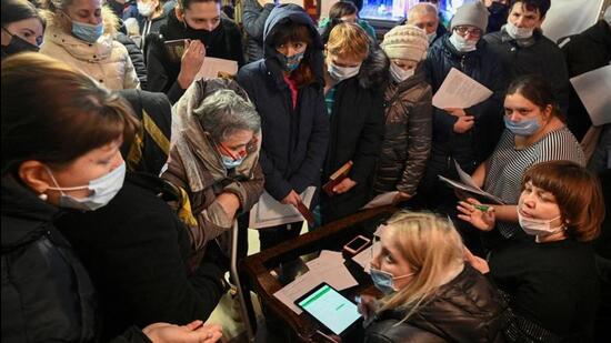 People who were evacuated from the separatist-controlled regions of eastern Ukraine, fill in and submit documents in a temporary accommodation centre located at the recreation facility Zvezda in the Rostov region of Russia on Sunday. (REUTERS PHOTO.) People who were evacuated from the separatist-controlled regions of eastern Ukraine, fill in and submit documents in a temporary accommodation centre located at the recreation facility Zvezda in the Rostov region of Russia on Sunday. (REUTERS PHOTO.)