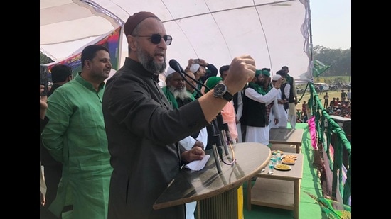 Owaisi addressing a rally in Kheri town of Lakhimpur Kheri on Sunday. (HT PHOTO)
