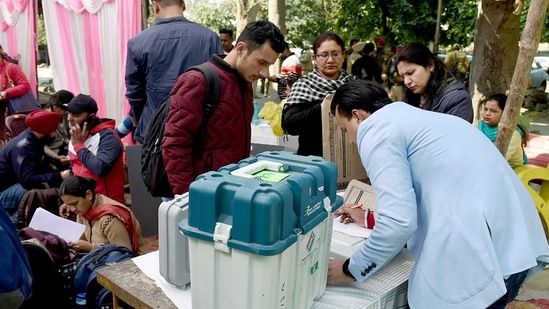 Polling officials collecting the Electronic Voting Machine (EVMs) and other necessary inputs required for the Punjab Assembly Election, at a distribution centre, in Amritsar.(ANI)