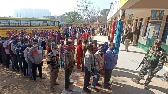 Queue of voters to cast their vote for Punjab assembly elections at Jhujhar nagar of district Mohali on Sunday. (Photo by Ravi Kumar HT)