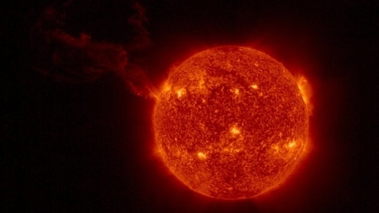 Giant solar eruption of February 15. (Photo: ESA's Solar Orbiter)