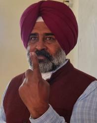 Punjab education minister and Congress leader Pargat Singh after casting his vote in Jalandhar on Sunday. (HT Photo) Punjab education minister and Congress leader Pargat Singh after casting his vote in Jalandhar on Sunday. (HT Photo)