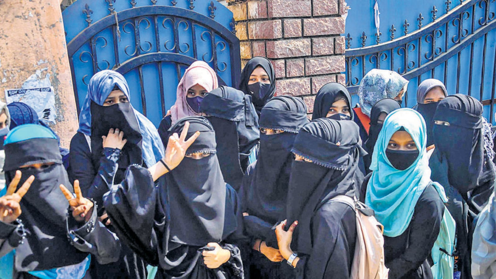 Pakistani Islamic body says full face veil not mandatory for women - The  Economic Times