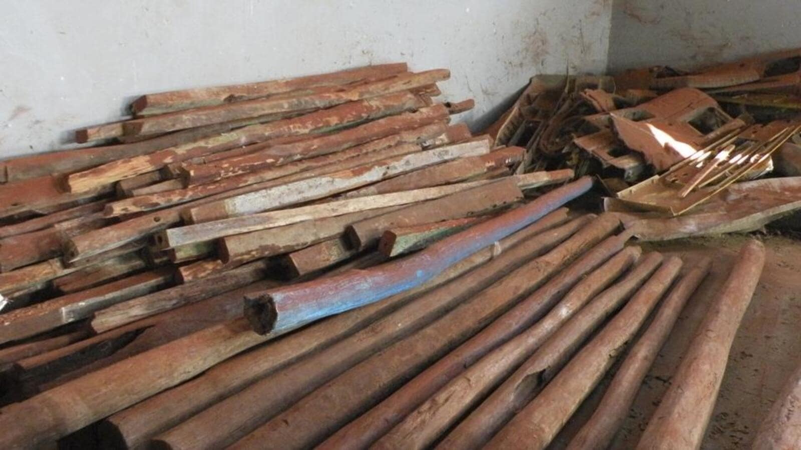 Red Sandalwood Smuggling,Tirupati: ఇన్నాళ్లు ఎక్కడున్నావ్ బ్రో.. 'పుష్ప'  కంటే టాలెంటెడ్‌గా ఉన్నావ్! - new techniques in red sandalwood smuggling -  Samayam Telugu