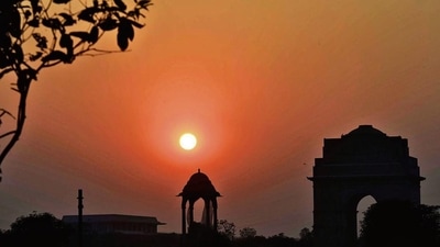 At India Gate on Sunday evening. (Arvind Yadav/HT photo) At India Gate on Sunday evening. (Arvind Yadav/HT photo)
