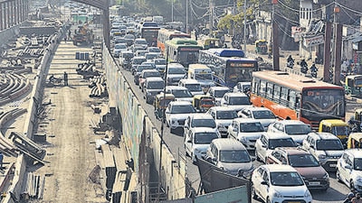 Traffic congestion at Ashram Chowk due to ongoing construction work in New Delhi. (Sanchit Khanna/HT Photo) Traffic congestion at Ashram Chowk due to ongoing construction work in New Delhi. (Sanchit Khanna/HT Photo)