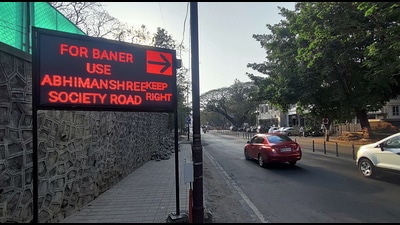 Digital signboard of diversion towards Abhimanshree society on Pashan road. (HT PHOTO)