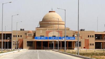 The shipment will be flagged off around 4pm from the Attari-Wagah border by foreign secretary Harsh Vardhan Shringla. (HT File Photo) The shipment will be flagged off around 4pm from the Attari-Wagah border by foreign secretary Harsh Vardhan Shringla. (HT File Photo)