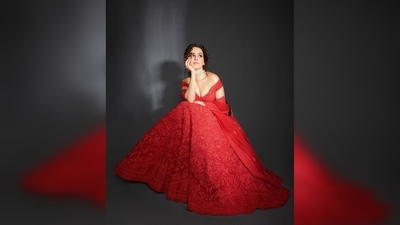 Sanya Malhotra matched her heavy royal lehenga set with a fine diamond choker. (Instagram/@sukritigrover)