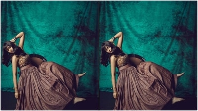 Styled by makeup artist Loveleen Ramchandani, Mrunal chose to go minimal in nude eyeshadow, mascara-laden eyelashes, contoured cheeks and a shade of dark maroon lipstick. (Instagram/@mrunalthakur)