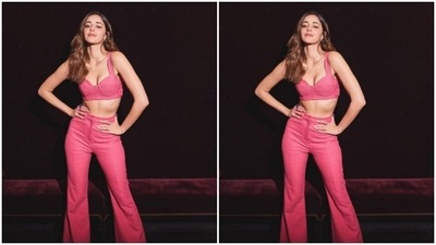 Styled by fashion stylist Tanya Ghavri, Ananya wore her tresses open in wavy curls with a middle part as she posed for the camera in an indoor setup. (Instagram/@ananyapanday)