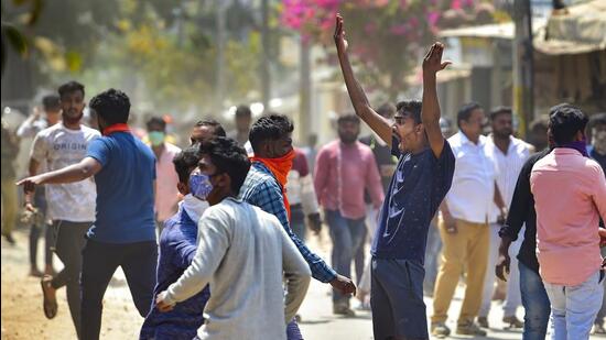 Shivamogga: Arsonist throw stones during a procession as tension spreads in Karnataka's Shivamogga town over the murder of a member of right-wing outfit Bajrang Dal on Sunday night, in Shivamogga, Monday, Feb. 21, 2022. (PTI Photo/Shailendra Bhojak)(PTI02_21_2022_000235A) (PTI)