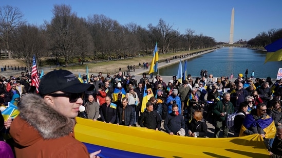 People gather for a vigil in solidarity with Ukraine on Sunday (Feb 20) at the Lincoln Memorial in Washington, US.(AP)