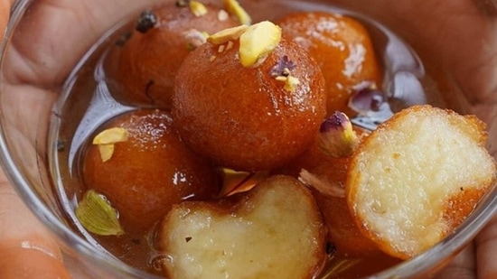 Suji Gulab Jamun(Pinterest)